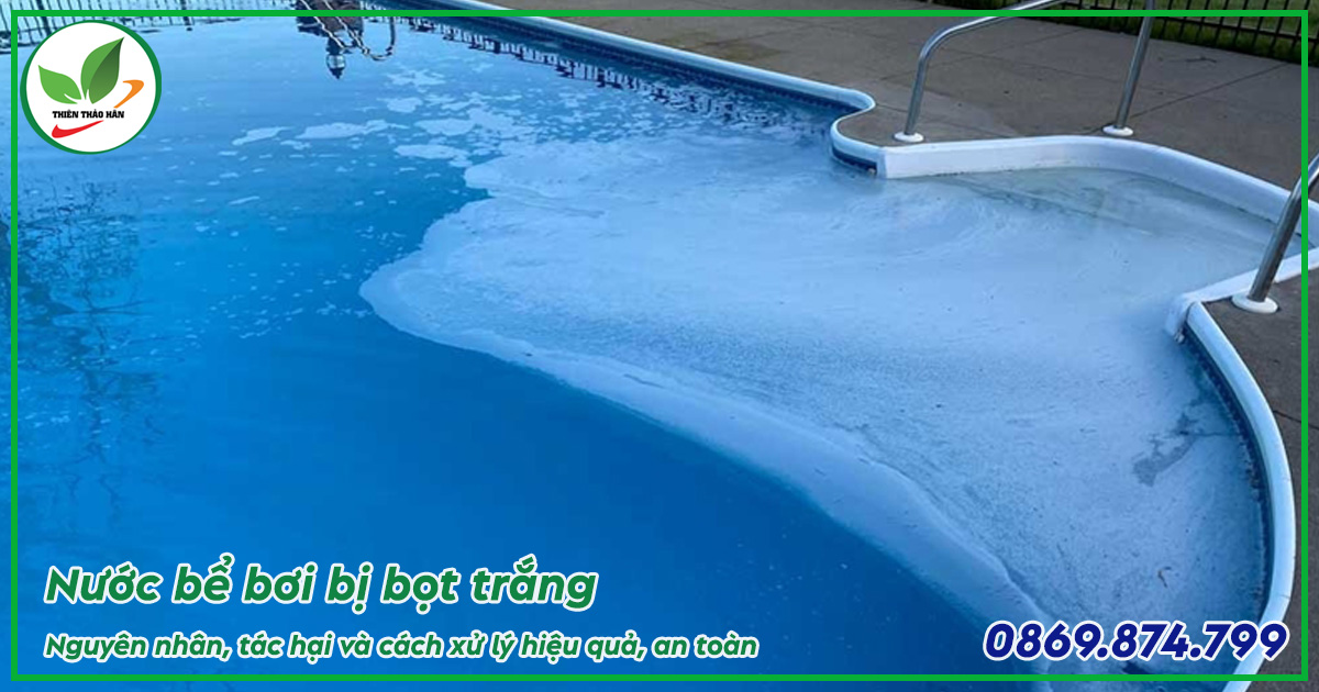 Nước bể bơi bị nổi bọt trắng